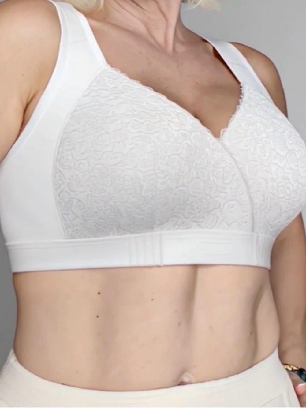 NWT ease blooming large white bra front snap 1108
